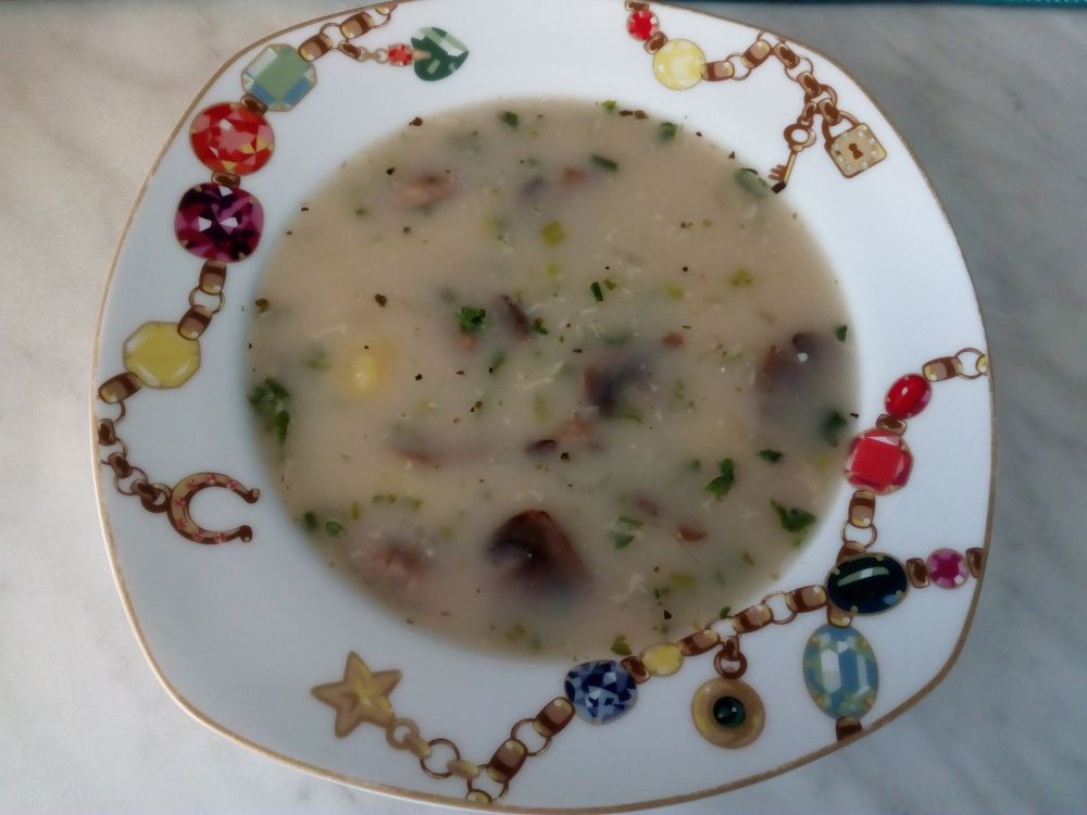 Суп с шампиньонами и плавленным сыром