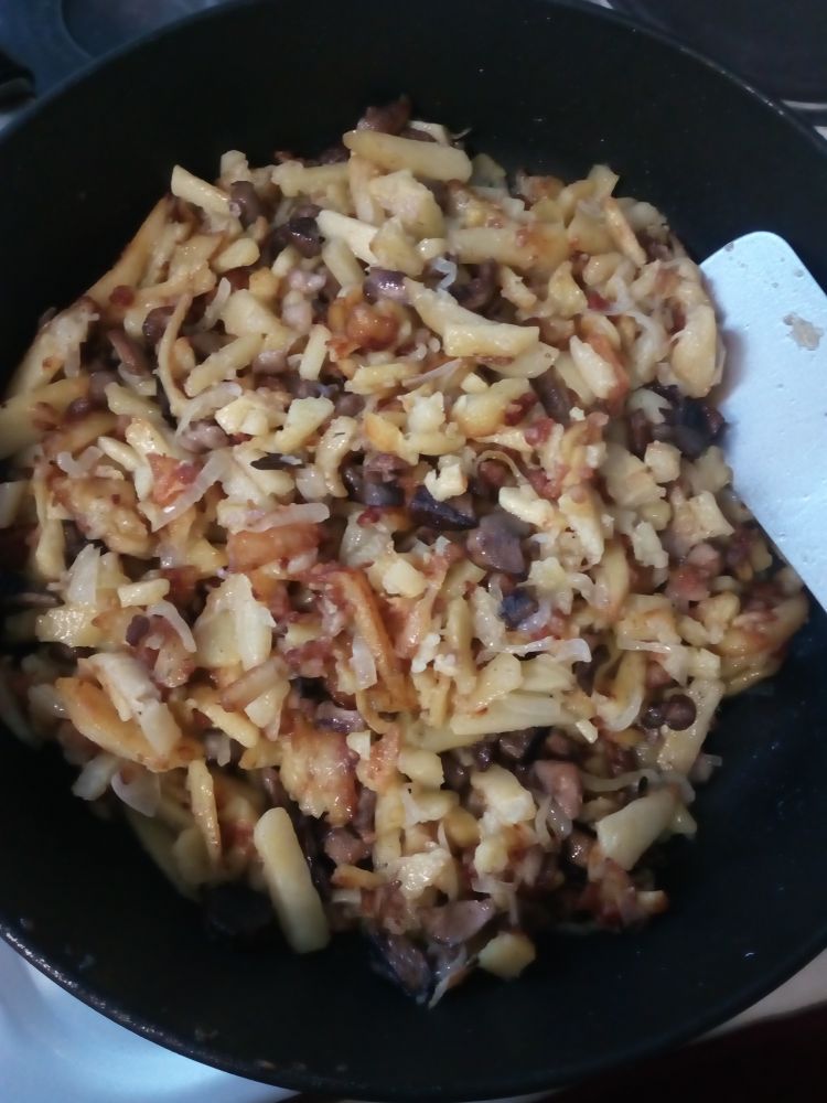 Рецепты на каждый день - Вторые блюда - Картошка жаренная на сале с грибами. © WAKT.RU